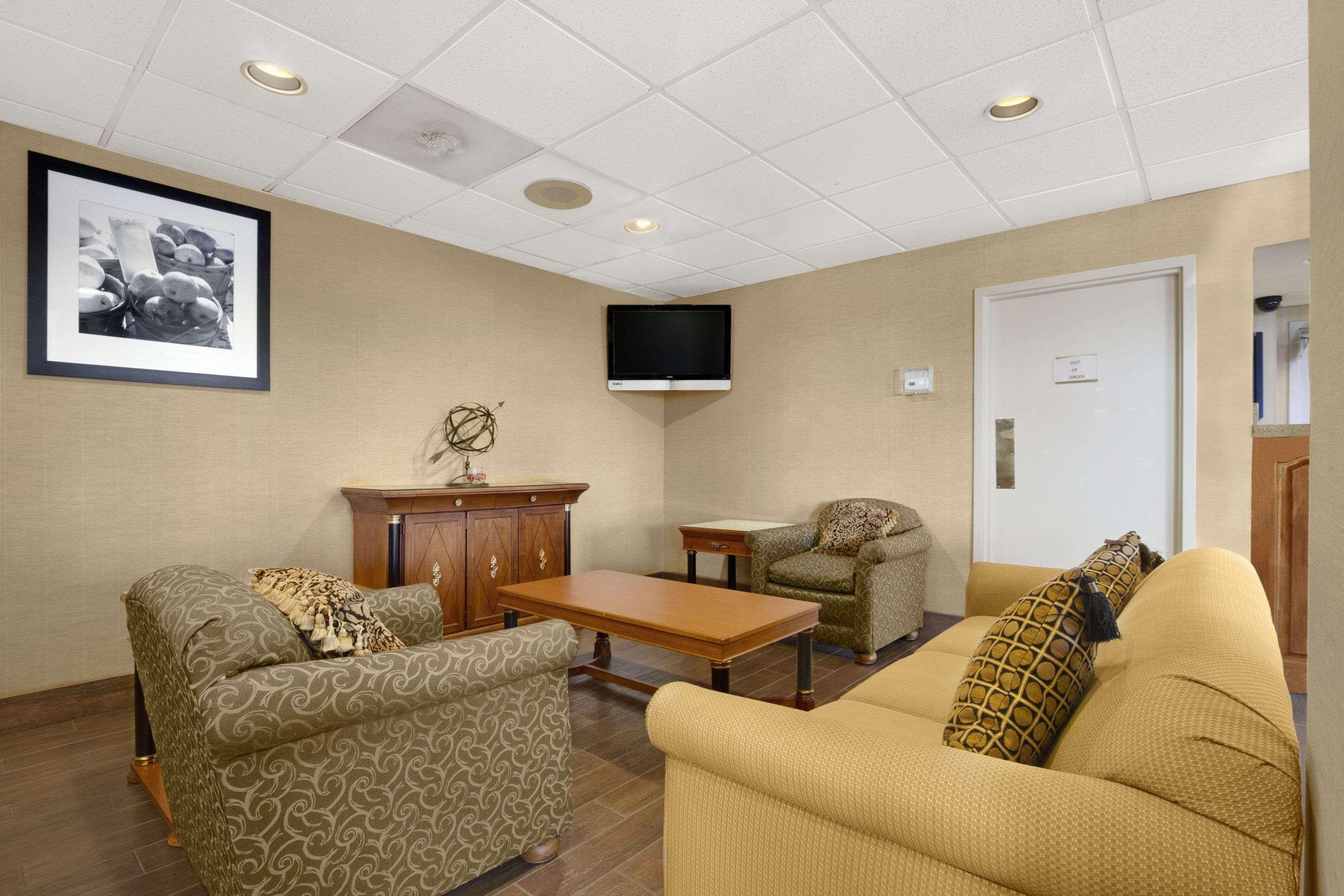 Super 8 By Wyndham Oxford Motel Exterior photo