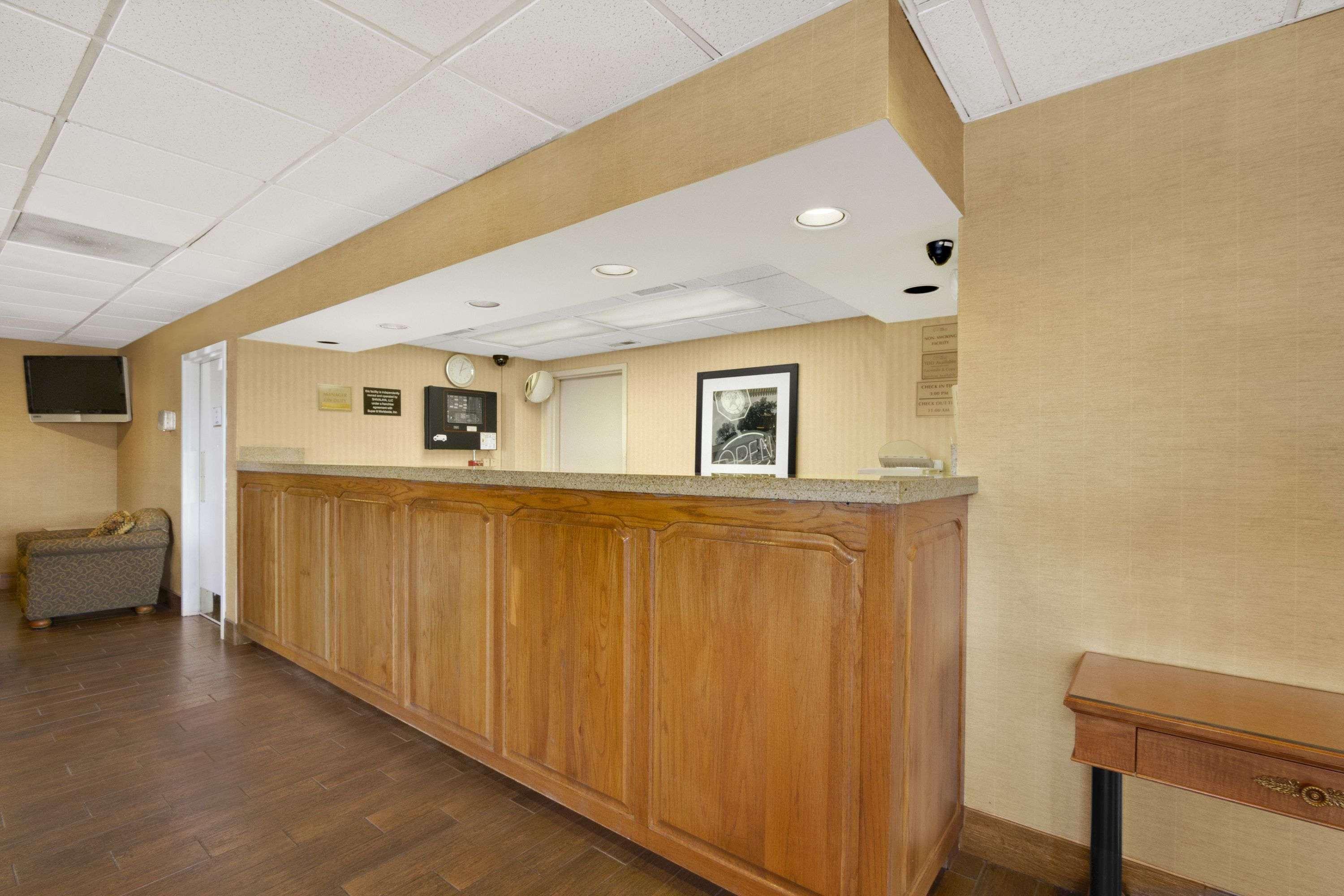 Super 8 By Wyndham Oxford Motel Exterior photo