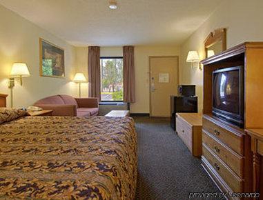 Super 8 By Wyndham Oxford Motel Room photo